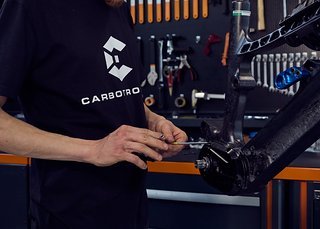 Die Entsorgungs- bzw. Recyclingfrage von Carbon-Rahmen bleibt auch bei der Kohlenstoff-Hackschnitzel-Bauweise ungeklärt. Die Entsorgungs- bzw. Recyclingfrage von Carbon-Rahmen bleibt auch bei der Kohlenstoff-Hackschnitzel-Bauweise ungeklärt.