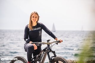 Sofia ist happy darüber, auf Specialized unterwegs sein zu können und freut sich auf die neue Rennsaison.