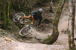 Wer ein leichtes E-Enduro für die richtig wilden Strecken sucht, wird mit dem neuen Specialized Turbo Kenevo SL 2 bestimmt happy.