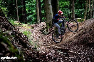 Im Uphill brilliert das Propain Sresh SL mit extrem guten Klettereigenschaften. Im Uphill brilliert das Propain Sresh SL mit extrem guten Klettereigenschaften.