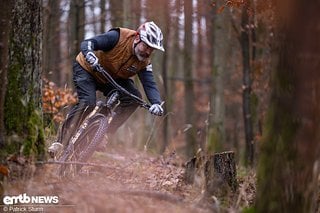 Dank sensiblem Fahrwerk, niedrigem Gewicht, quirligem Handling, leichter Front und bissigen Bremsen machen enge, kurvige Trails mit dem Amflow richtig viel Spaß.