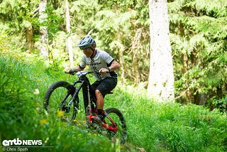 Pippo zeigt wie es geht – die Trailbau-Legende kennt die Trails in Val di Sole in- und auswendig