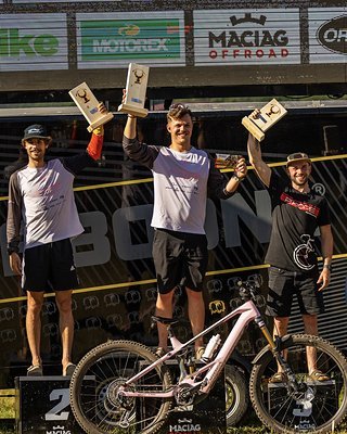 Bei den Männern sicherte sich Tom Pölderl vor dem amtierenden deutschen Meister im E-Enduro Erik Emmrich Gold!