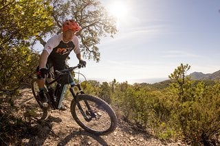 Enge Trails sind einfach zu fahren - für Trails mit hohen Geschwindigkeiten hatten wir etwas zu wenig Zeit. Bergauf punktet das Jam² mit viel Grip, Shimano macht mit dem E8000 Motor einen wirklich guten Job.