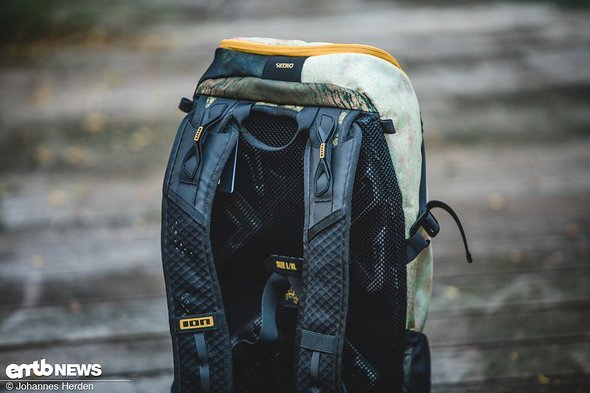 „Farfalle-Joints" nennen die Designer von ION die beweglichen Verbindungen zwischen Tragesystem und Rucksack „Farfalle-Joints" nennen die Designer von ION die beweglichen Verbindungen zwischen Tragesystem und Rucksack