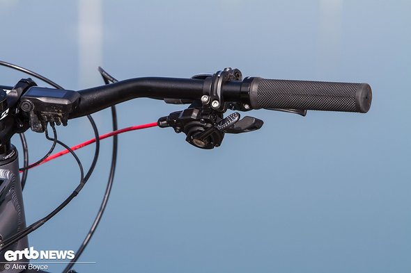Von Haus aus kommt das Rad mit der mechanischen Shimano XT-Schaltung Von Haus aus kommt das Rad mit der mechanischen Shimano XT-Schaltung