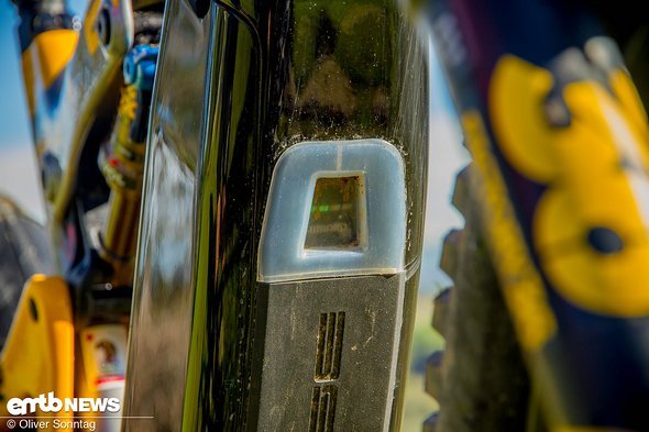 The 504Wh battery is tucked neatly into the down tube and is turned on with a rubber covered switch The 504Wh battery is tucked neatly into the down tube and is turned on with a rubber covered switch