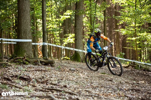 Oli pflügt mit seinem Specialized Levo den Waldboden von Wipperfürth um Oli pflügt mit seinem Specialized Levo den Waldboden von Wipperfürth um