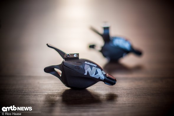 Die 12-fach Schalthebel der SRAM NX Eagle gibt es in zwei Versionen und kann entweder direkt mit Matchmaker X oder ... Die 12-fach Schalthebel der SRAM NX Eagle gibt es in zwei Versionen und kann entweder direkt mit Matchmaker X oder ...