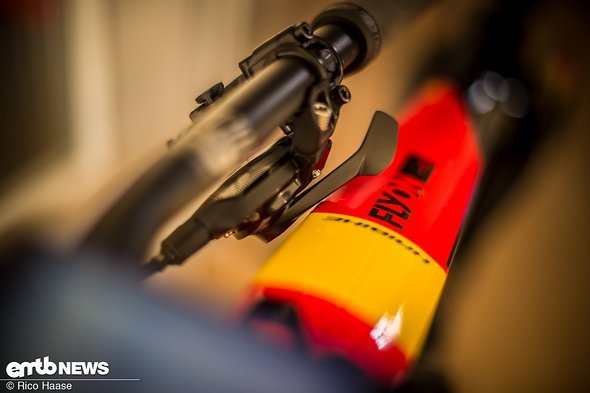 It's not just body parts that might get caught on the top tube. The bars might also crash unceremoniously into the carbon frame It's not just body parts that might get caught on the top tube. The bars might also crash unceremoniously into the carbon frame