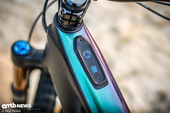 The newly developed Connect Unit uses LEDs to provide information about battery charge and assistance level. The newly developed Connect Unit uses LEDs to provide information about battery charge and assistance level.