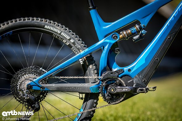 At the back, the Pivot Shuttle provides 140 mm travel At the back, the Pivot Shuttle provides 140 mm travel