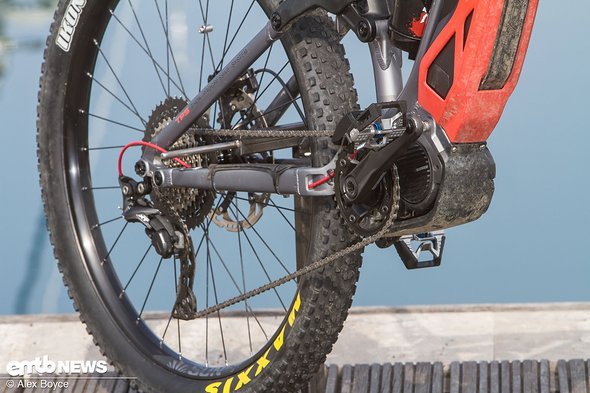 Der Shimano Steps E8000-Motor verfügt bereits über eine Kettenführung Der Shimano Steps E8000-Motor verfügt bereits über eine Kettenführung