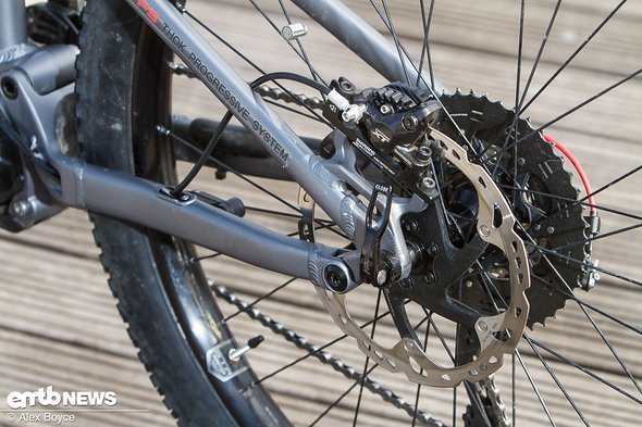 Vorne und hinten kommen 203 mm große Bremsscheiben zum Einsatz Vorne und hinten kommen 203 mm große Bremsscheiben zum Einsatz