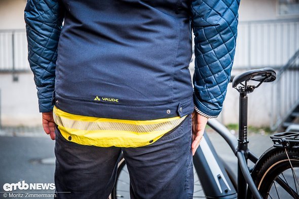 Well though-out: At the back there’s an extendable flap that will keep your bum dry and improves your visibility Well though-out: At the back there’s an extendable flap that will keep your bum dry and improves your visibility