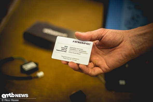 ... eine Karte mit dem Registrations-Code enthalten ... eine Karte mit dem Registrations-Code enthalten