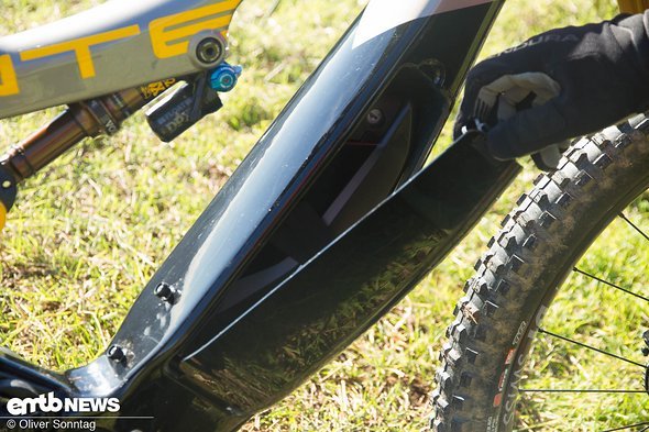 The panel is easily removed giving you access to the battery inside The panel is easily removed giving you access to the battery inside