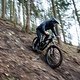 Sobald das Gefälle groß genug ist und der Trail sich gen Tal neigt, ist man mit dem Bullit goldrichtig: Aber – lieber grob als flowig und lieber steil als flach – so die Devise.