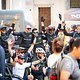 Von weit her kamen die Besucher – die Gruppe mit den schwarzen Shirts ist extra aus Süditalien angereist.