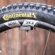 ... Reifen von Continental und Laufräder von DT Swiss.