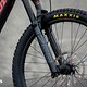 An der Front arbeitet eine RockShox Zeb Base mit 150 mm Federweg.