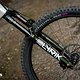 Vorne werkelt eine RockShox Lyrik Ultimate mit Charger 3.1 Kartusche und 150 mm Federweg.