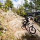 Der 8er Trail wartet mit einigen anspruchsvollen Abschnitten. Ines löst es elegant