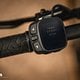 Die Bedieneinheit ist modern gestaltet und kombiniert Display mit den Knöpfen zur Steuerung des E-MTBs.