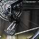 Am S-Works von Sofia kommen nur hochwertigste Parts zum Einsatz: SRAM XX Eagle AXS Transmission, ...