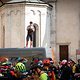 Stefano, Thok-Geschäftsführer, sorgt für Stimmung und dafür, dass gleich alle fertig für den ersten Ride des Tages sind