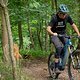 Die nach vorne geneigte Sitzposition schiebt meinen gesamten Körper weiter nach vorne