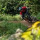 Dank der zentralen Position des Fahrers auf dem Bike, dem tiefen Schwerpunkt und dem straffen Fahrwerk ...