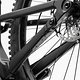 In der linken Kettenstrebe ist eine unauffällige Aufnahme für Fahrradständer integriert.
