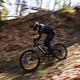 Man-kann-sagen-das-Santa-Cruz-Bullit-fuehlt-sich-ebenso-wohl-im-Bikepark-wie-auf-natuerlichen-Strecken-im-Hinterland-einzig-auf-flachen-und-unspektakulaeren-Trails-langweilt-sich-das-170-mm-Geschoss-e
