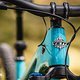 Das cleane Cockpit wird durch Yetis neuen Lenker mit interner Kabelführung für die Motor-Remote-Kabel zusätzlich gestützt.