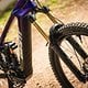 An der Front sorgt eine Fox 38 Factory mit Grip X2-Kartusche und 180 mm Federweg für Komfort und Traktion.