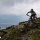 Grobe Steinfelder, wie hier am Lago Maggiore, bügelt das Fahrwerk des Sresh einfach weg