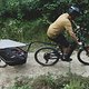 Zeit, ein E-Bike, ein Singletrailer und ein Baby, dass gerne im Wald ist
