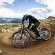 Hier donnert der neue Weltmeister Adrien Dailly auf seinem Cannondale Moterra durch die Kurve.