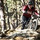 Grundsätzlich liegt das Light-Support-E-MTB satt auf dem Trail und vergönnt einem viel Traktion auch auf wilden Pfaden …