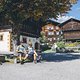 Der Dorfplatz von Ernen lädt zu einer kurzen Rast ein